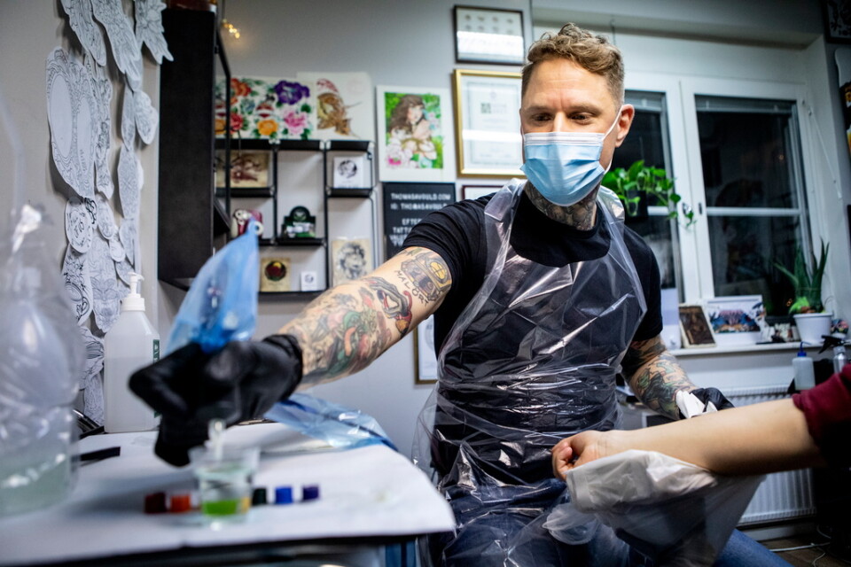 Thomas Rosén från Karlstad har arbetat som tatuerare sedan 1999. I dag arbetar han i Stockholm.