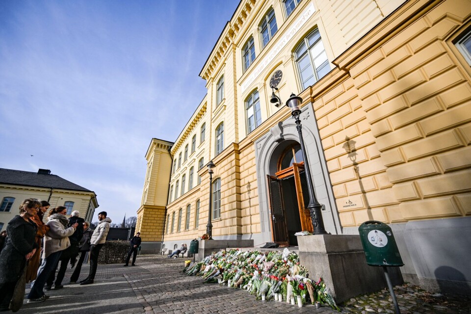 Brottsplats. På latinskolan i Malmö mördades två lärare. Tack och lov går det sällan så långt. Men hot och våld mot lärare, journalister, social- och räddningstjänst har blivit vardag.