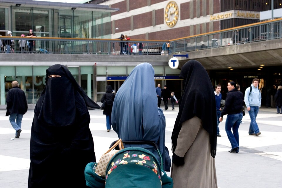 I Sverige gäller rösträtt även för kvinnor.