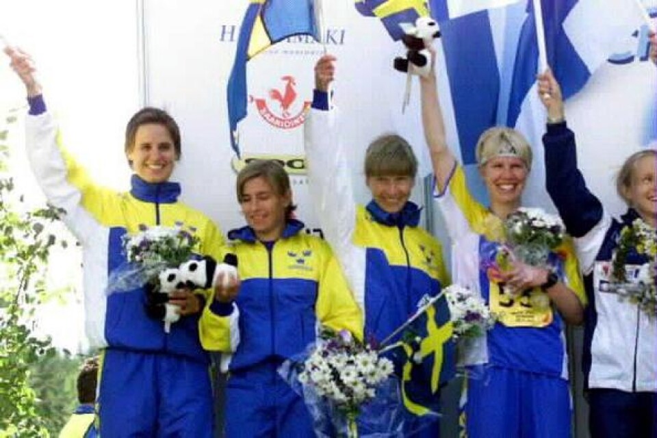 Silverlaget. De svenska tjejerna Katarina Allberg, Jenny Johansson, Cecilia Nilsson och Gunilla Svärd sprang hem ett VM-silveri stafetten. Bild:
