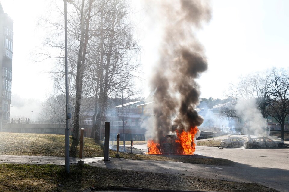 Det var ju inte Koranbrännaren som eldade upp polisbilar, stal uniformer, satte fyr på bussar och en skola samt dessutom skadade ett flertal poliser, skriver Gunnar Henriksson i ett inlägg. Bilden är från upploppet i Norrköping i påskhelgen.