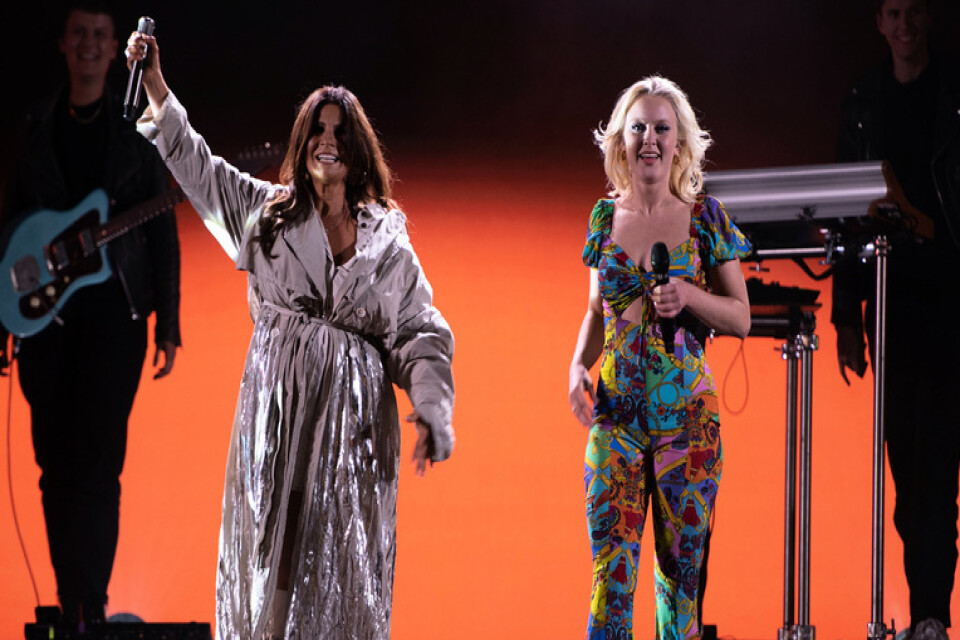 Zara Larsson och Carola har bland annat framfört "Säg mig var du står" i tv-programmet "Late night concerts" på Gröna Lund. Arkivbild.