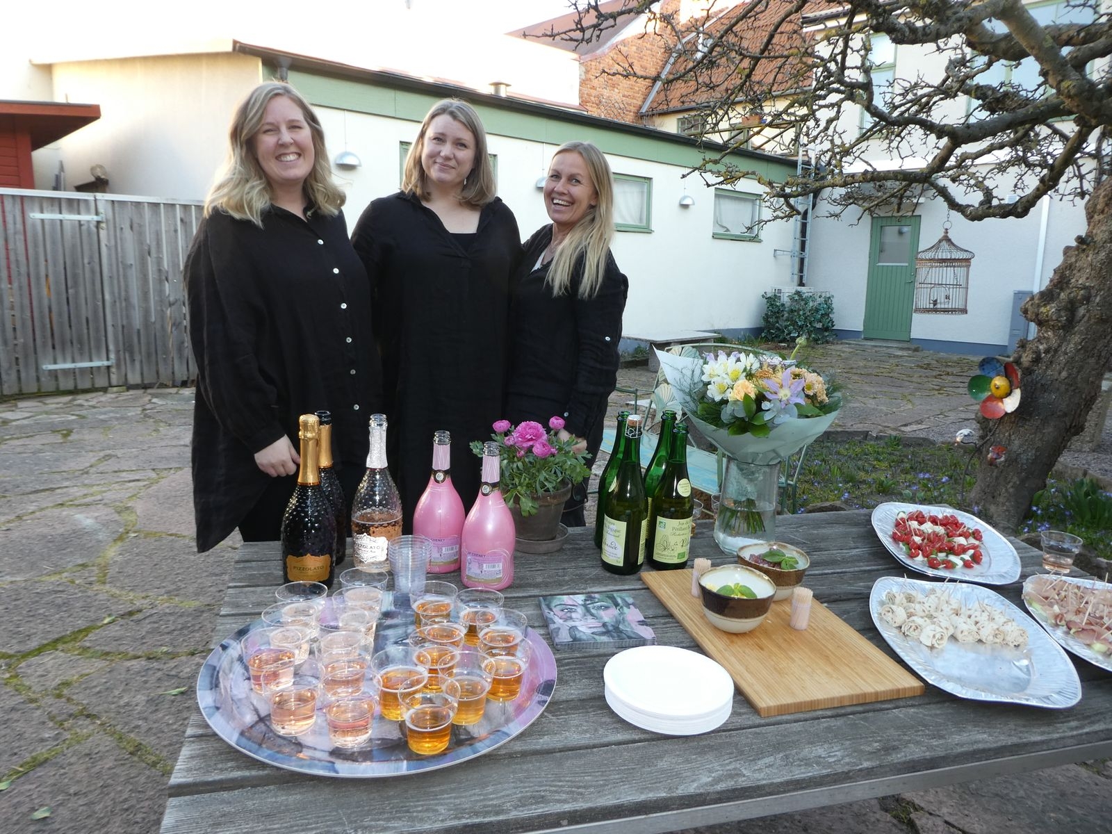 Personal Denice Dahlberg och Johanna Essén samt ägare Charlotta Lindrup Molnes.