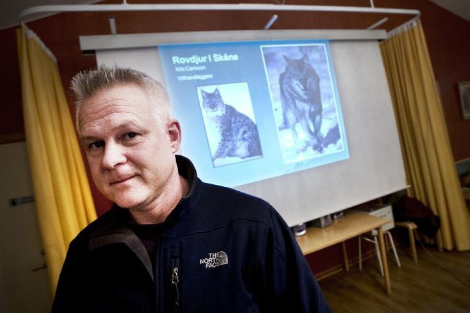 Rovdjursexpert Nils Carlsson tvingas stå ut med hatmejl från båda sidor.