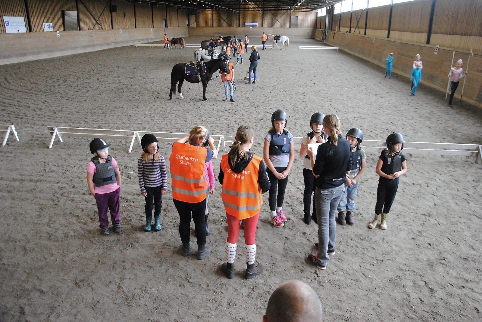 Många barn kom för att bekanta sig med hästar och instruktörer på Hässleholms ridklubb.