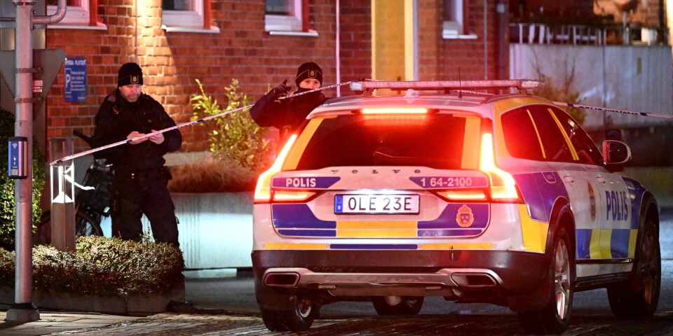 Polis och insatsstyrka på Järnvägsgatan i Trelleborg i samband med gripandet.