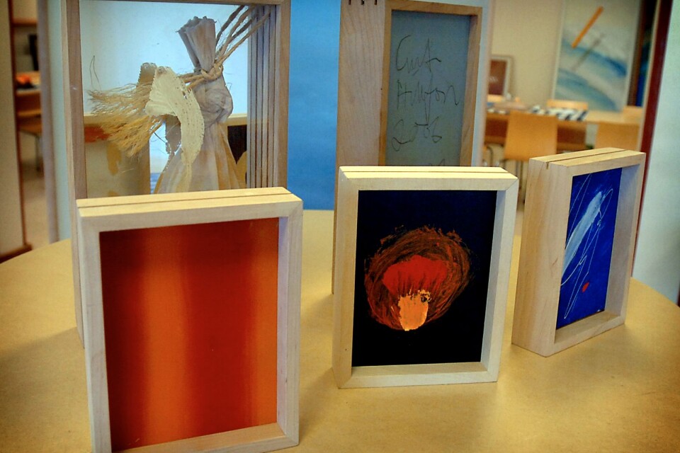 Curt Hillfons verk inför en utställning på Yllan i Kristianstad, 2006.