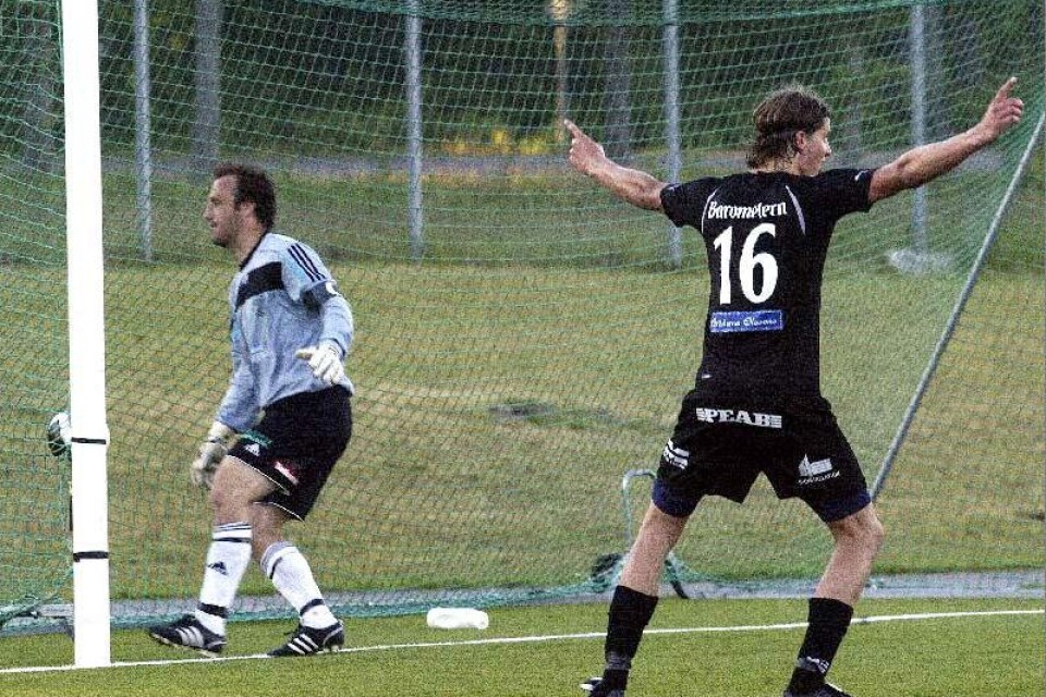 Lindsdals Fredrik Petersson har precis tryckt in segermålet mot Vimmerby - på övertid. "Vi gick för seger", säger matchhjälten.