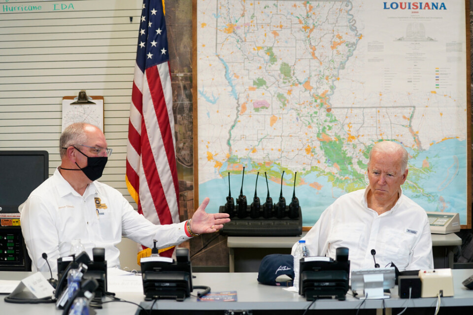 President Joe Biden lyssnade till Louisianas guvernör John Bel Edwards under en genomgång av arbetet med att hantera skadorna som orsakats av stormen Ida.