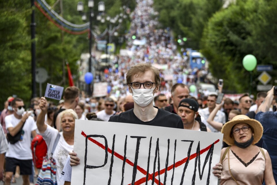 Ordet "putinism" överkryssat i ett demonstrationståg i Chabarovsk förra helgen.