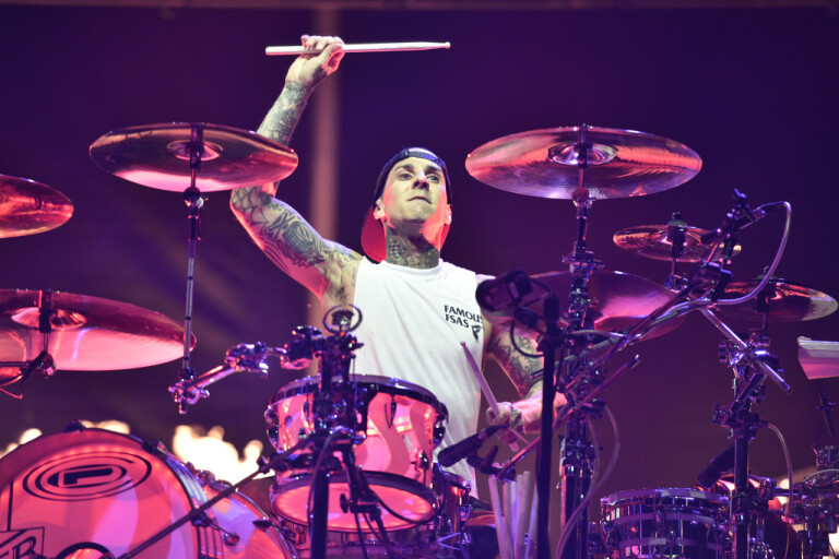 Blink-182-trummisen förd till sjukhus