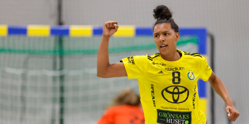 Sävehofs Jamina Roberts jublar efter att ha gjort mål under fredagens handbollsmatch i damernas SM-slutspel, final 2 i bäst av 5, mellan Skuru och Sävehof i Eriksdalshallen.