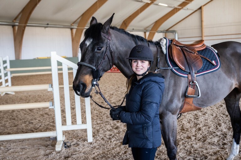 Mathilda, 19, fick Hästsveriges häftigaste jobb