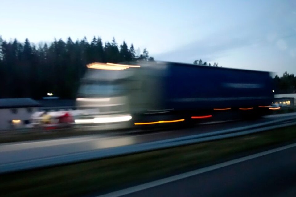 Utsläppen av koldioxid från lastbilstrafiken i Sverige har minskat med 25 procent sedan 1990, menar insändarskribenten.