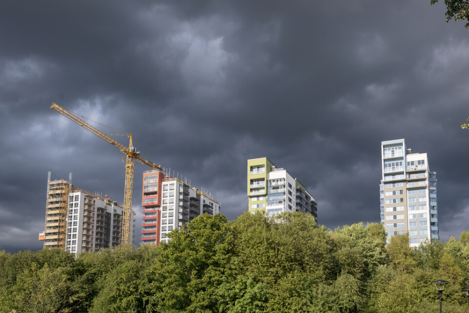 Köpare av nyproducerade bostadsrätter har sämre skydd än andra, enligt en ny rapport från Riksrevisionen. Arkivbild.