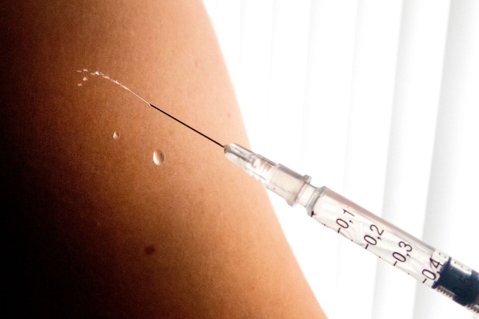 "Det är nu hög tid att Sverige på allvar börjar förbereda sig för den dag då ett vaccin blir verklighet. Sverige har inte råd att halka efter.”