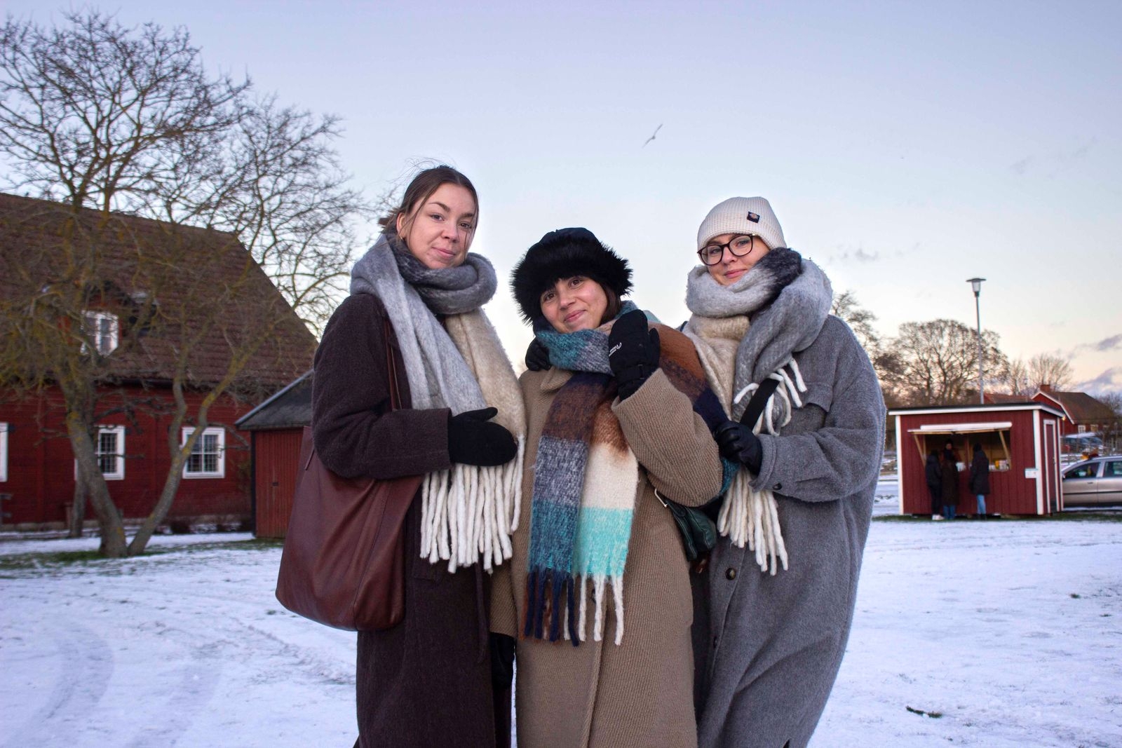 Sanna Andersson, Emelie Attari och Emma Wallin var på plats för att titta på kadriljen och strosa runt på julmarknaden. – Vi missade tyvärr precis kadriljen.
