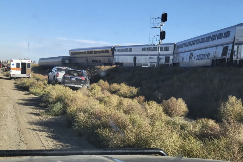 Fem tågvagnar spårade ur i Montana i nordvästra USA.