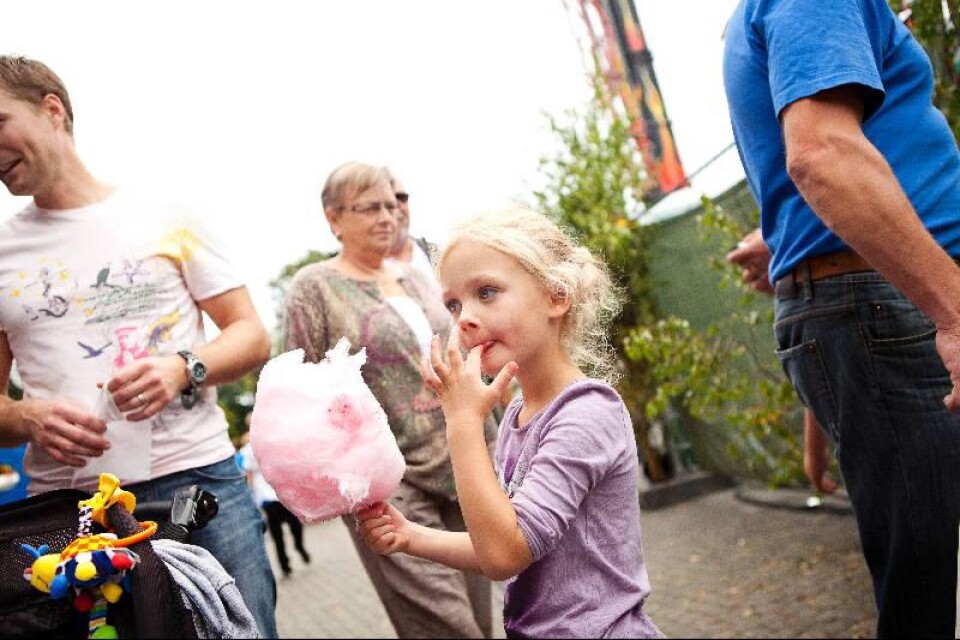 Felicia Haslinger Olsson, 5 år från Södra Håslöv såg fram emot att åka karuseller och att ha roligt. Och vad är då det bästa med Palmfestivalen? - Att man kan hitta nya kompisar!