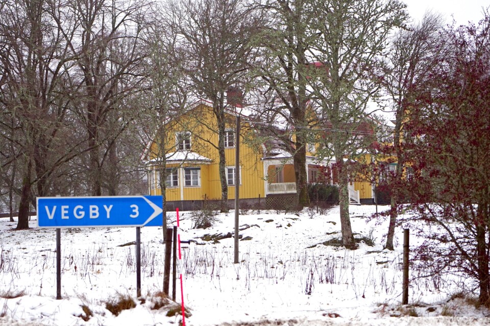 En tidigare ägare till Finnekumla gård krävde dödsboet efter senaste ägaren på över 400 000 kronor. Borås tingsrätt avslog kravet den 9 december.