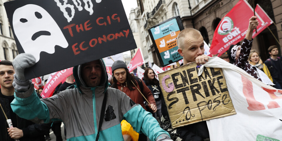 Hur "gig-ekonomin" och plattformsarbete ska regleras har länge varit en stridsfråga, både inom och utanför EU. Här är en demonstration i London 2018. Arkivfoto.