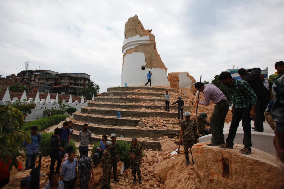 Landmärket Dharahara i huvudstaden Katmandu är nu bara ruiner efter jordbävningen i Nepal. Foto: Niranjan Shrestha