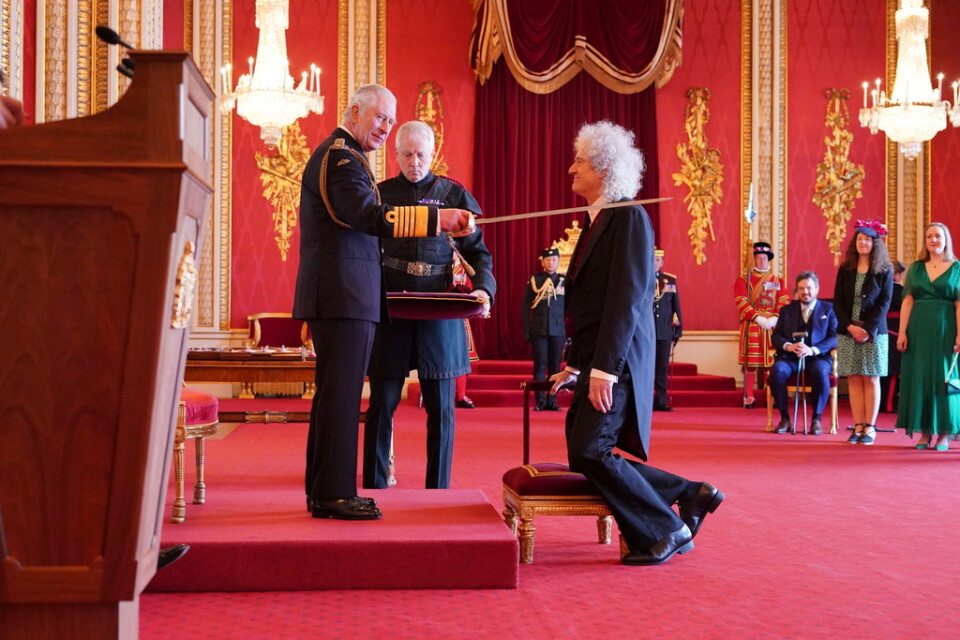Brian May dubbades av kung Charles under en ceremoni på Buckingham Palace.