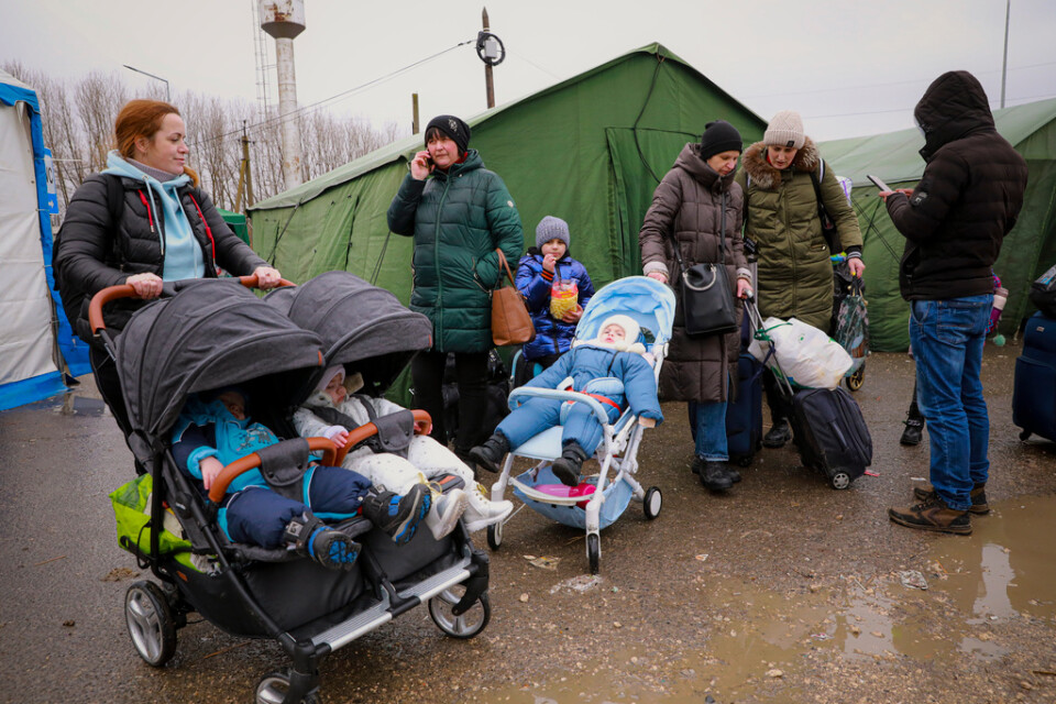 Flyktingar undan kriget i Ukraina som nått Palanca i Moldavien.