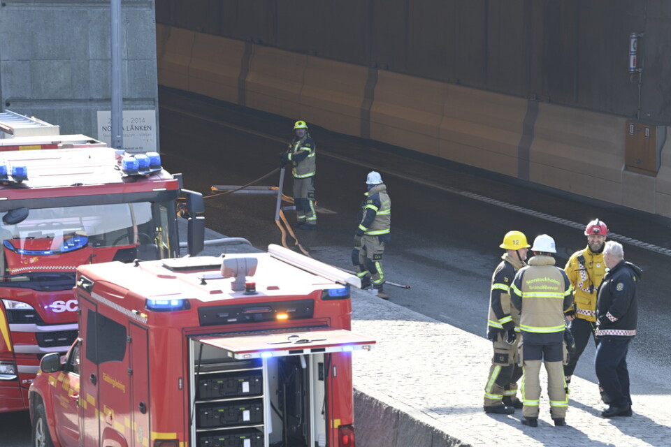 Långa köer ringlade genom Stockholm efter att en lastbil började brinna vid Norrtullstunneln under torsdagseftermiddagen. Arkivbild.