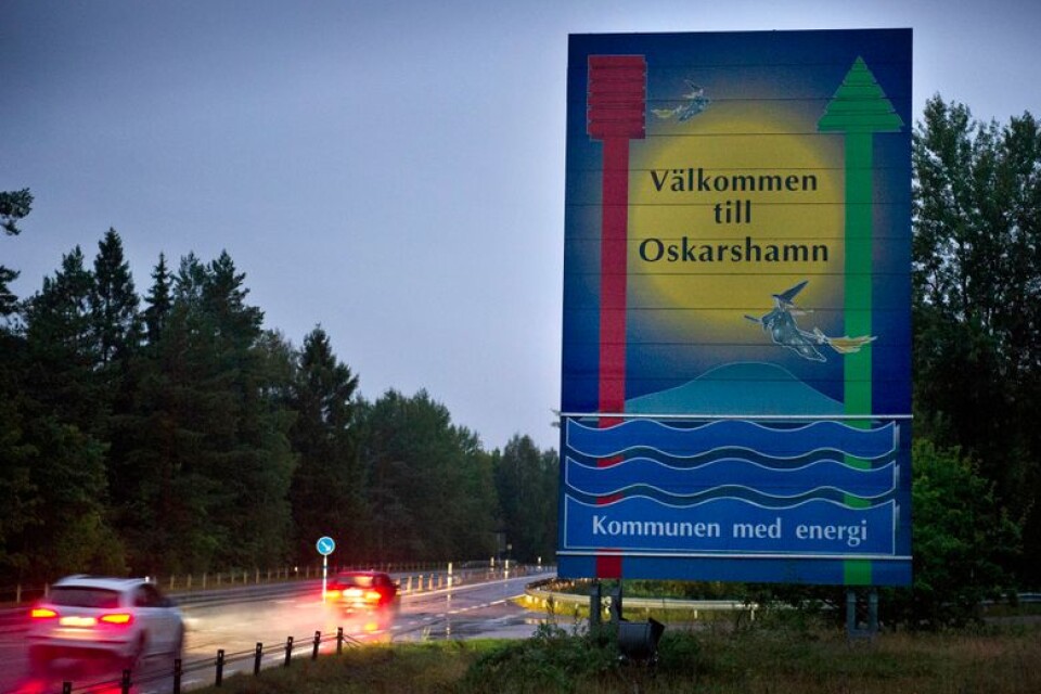 ”Jag undrar om kommunen har några planer på en trygg förbindelse mellan området norr om Oskarshamn, på västra sidan av E22:an, till tätorten Oskarshamn?”