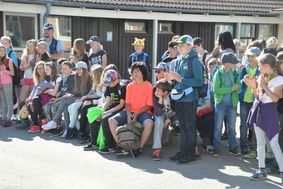 Elever från Jarov skola i Prag besöker under veckan Öland. I onsdags besökte de Viktoriaskolan i Borgholm.