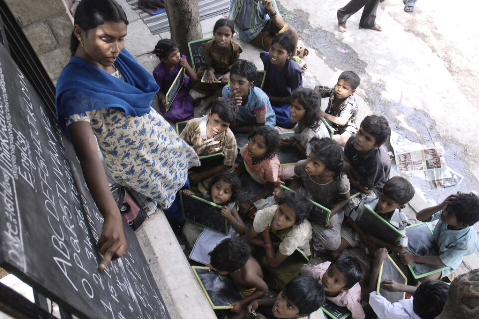 Mens är tabubelagt i stora delar av Indien och kvinnliga lärare saknar ofta tillgång till rena toaletter. Arkivbild.