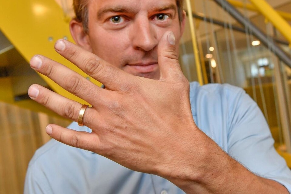 Alexander Huber är en av cirka 4 000 svenskar som har valt att sätta in ett mikrochip i handleden.