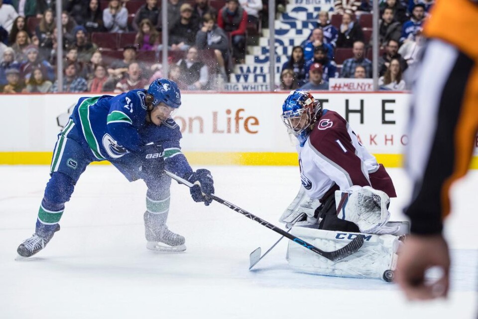 Vancouverforwarden Loui Eriksson har spelat klart för säsongen. 32-åringen ådrog sig en revbensfraktur i söndagens möte med Arizona, och på torsdagen meddelade klubbens tränare Travis Green att han inte kommer hinna återhämta sig för att spela mer NHL-h