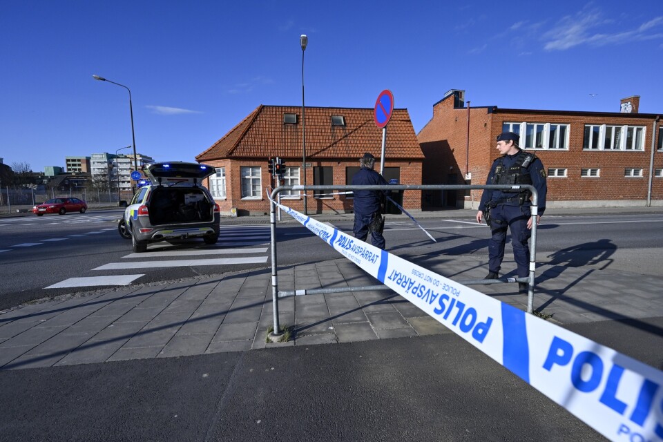 Polisen spärrade av ett område runt Industrigatan i Malmö.