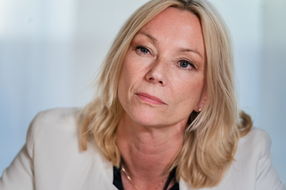 Riksgälden, med chefen Karolina Ekholm, vill trots den låga statsskulden inte justera riktvärden för skuldförvaltningen 2024 – men det kan bli aktuellt senare. Arkivbild