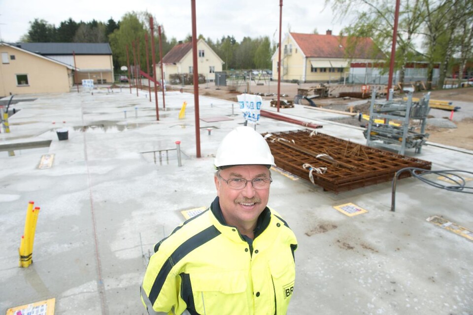För platschefen Birger Svensson innebär byggets många vinklar och hörn en utmaning, något som han välkomnar. "Jag älskar att bygga. Det är min passion", säger han.
