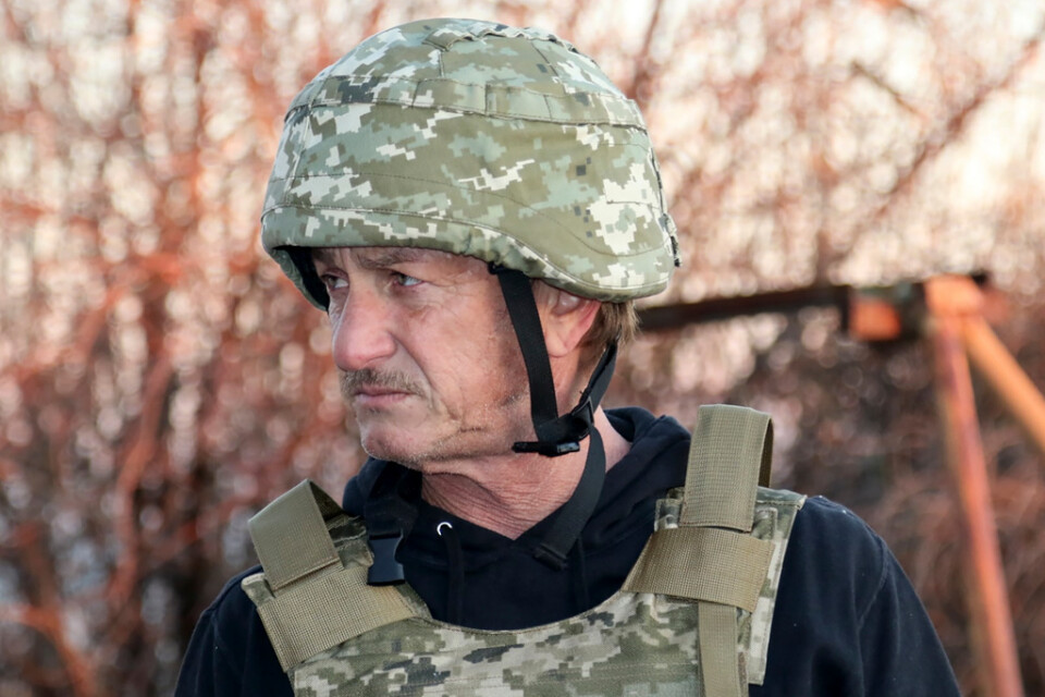 Sean Penn besökte ukrainska soldater i Donetsk i november förra året. Arkivbild.