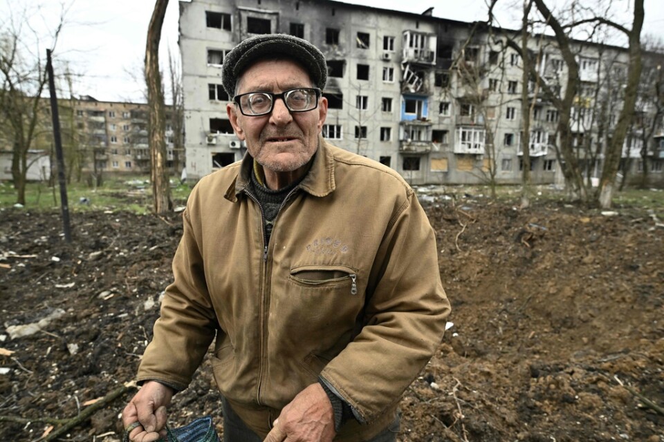 Viktor Grozdov vill inte lämna sin krigshärjade hemstad Avdijivka i östra Ukraina.