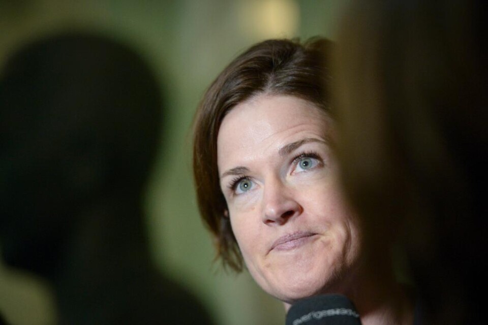Moderatledaren Anna Kinberg Batra vägrar ge besked om hon står bakom företrädaren Fredrik Reinfeldts kända uppmaning om att svenskar \"bör öppna sina hjärtan\" för flyktingar. I SVT Nyheters utfrågning \"Partiledaren\" på måndagskvällen ställde programle