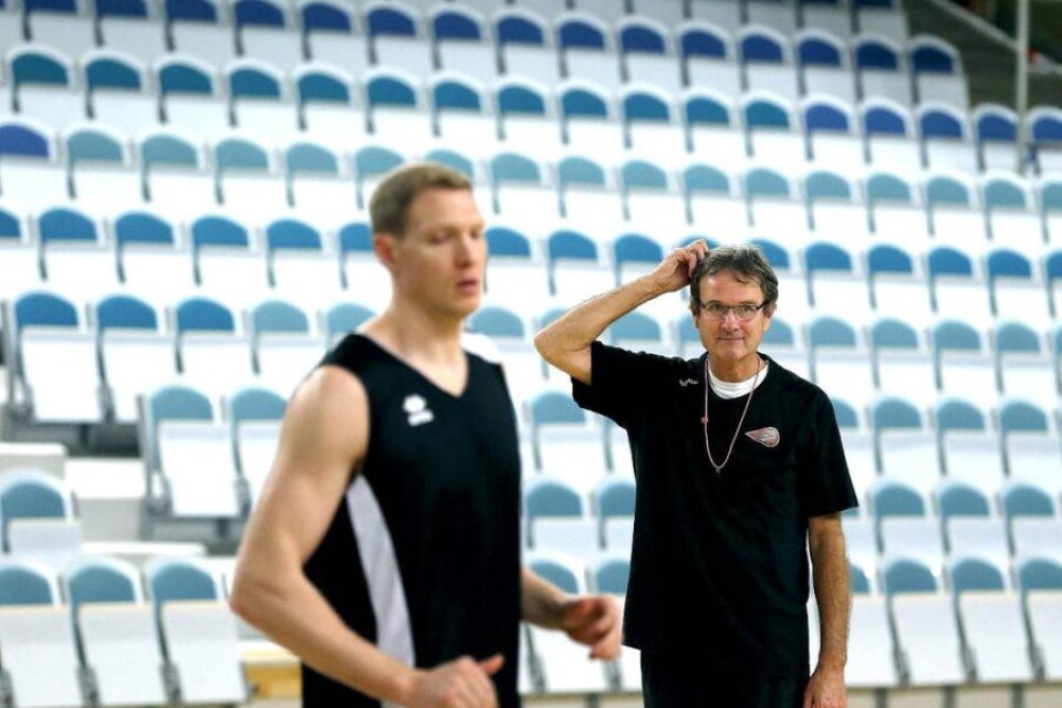 När Borås Basket möter Uppsala i kväll kan coach Pat Ryan komma att testa att spela Christian Maråker (i förgrunden), Chris McKnight och Mike Palm ? samtidigt. "Det vore kul", säger Maråker.