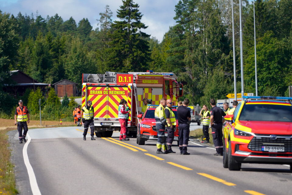 Två personer omkom den 8 augusti i Halden när en buss och en personbil krockade.