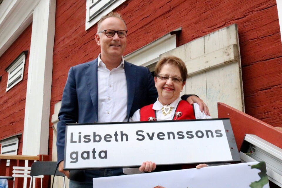 Lisbeth Svensson och kommunstyrelsens ordförande Johan Persson (S).
