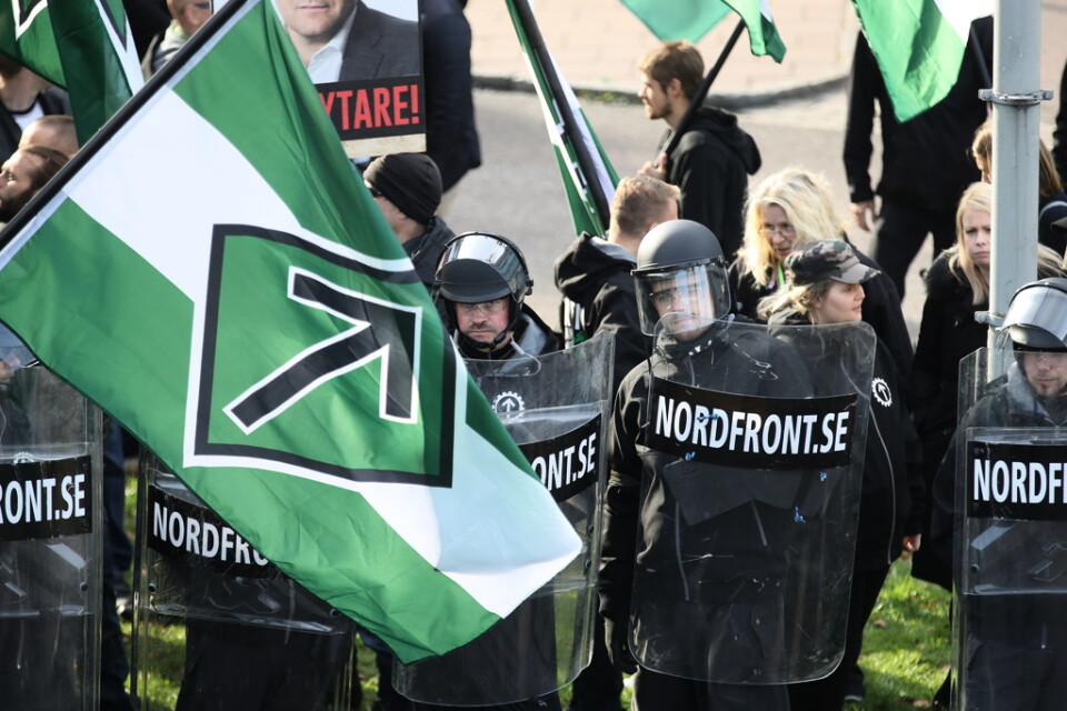 Nordiska motståndsrörelsen (NMR), här vid en demonstration i centrala Göteborg 2017. Intern splittring inom NMR har bidragit till minskningen av aktiviteter inom den rasideologiska miljön, enligt Stiftelsen Expo. Arkivbild