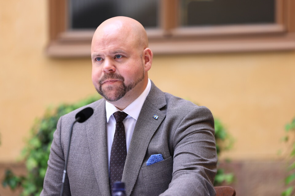 Landsbygdsminister Peter Kullgren (KD) presenterade nyheten på regeringens sommarfika.