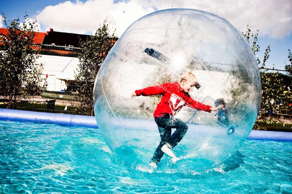 2010. Gång på vatten i egen bubbla. Foto: Julia Lindemalm