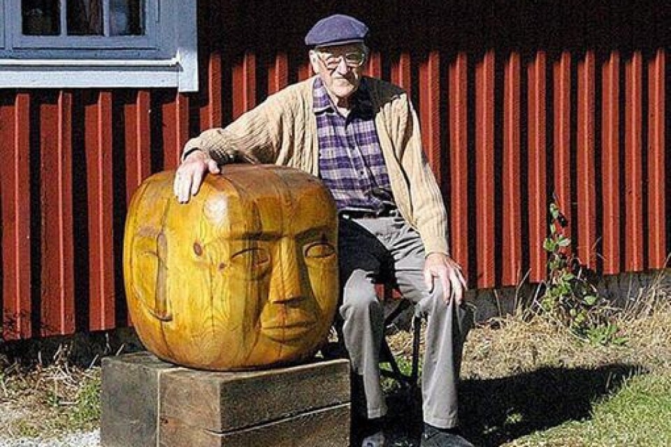 Alf Olsson är bondesonen från Gärdslöv som blev bildkonstnär. Hans verk finns runt om i hela Sverige, från Malmö till Norrland och även på Moderna museet. Trelleborgs kommun har hittills inte haft något verk av honom, men nu har han skänkt en skulptur till Gärdslöv. Bild: Privat.