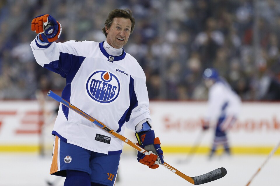 Den kanadensiske hockeyspelaren Wayne Gretzky är en av världens främsta genom tiderna. I dag fyller han 61 år.