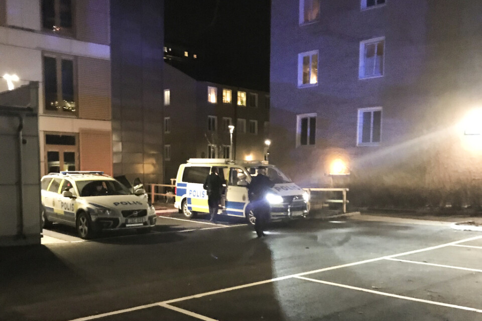 Någon form av explosion har ägt rum i ett trapphus i Gröndal i södra Stockholm.