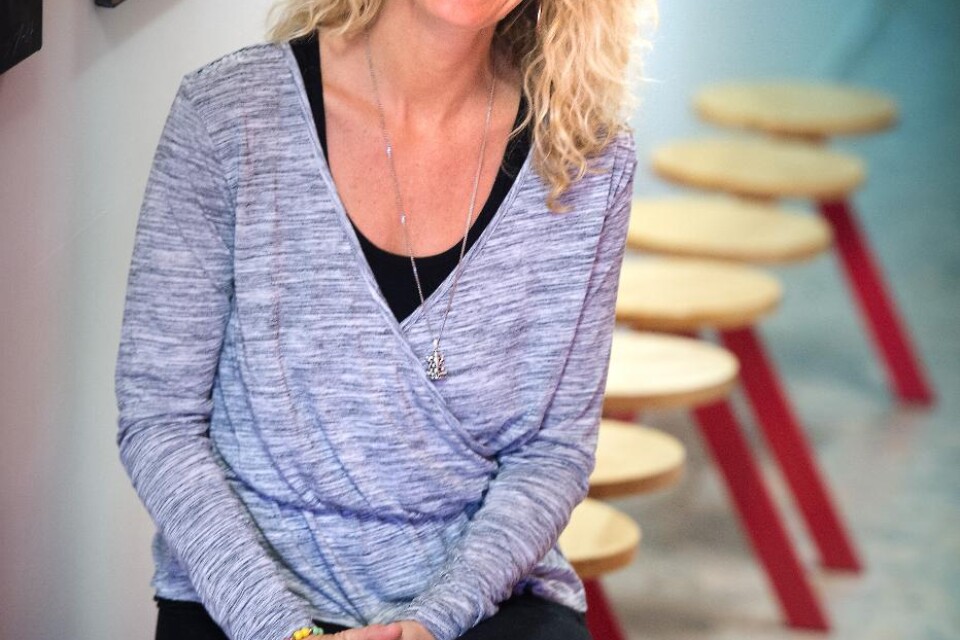 Yogainstruktören Petra Lindros berättar att hon har som mål att hjälpa andra att finna inre frid och stärka sin kropp.
